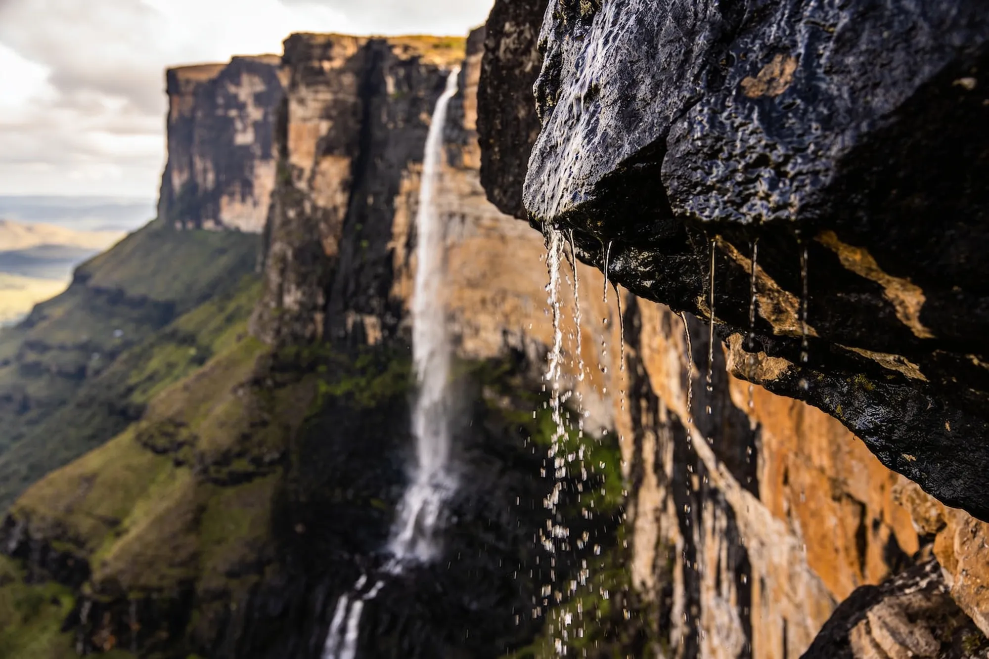 Foto — Las cataratas Tugela cayendo por el acantilado
