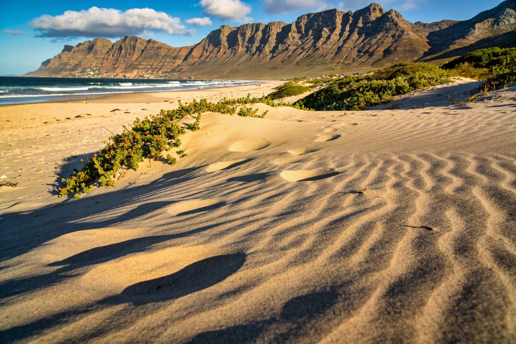 Foto: los Doce Apóstoles tras la playa