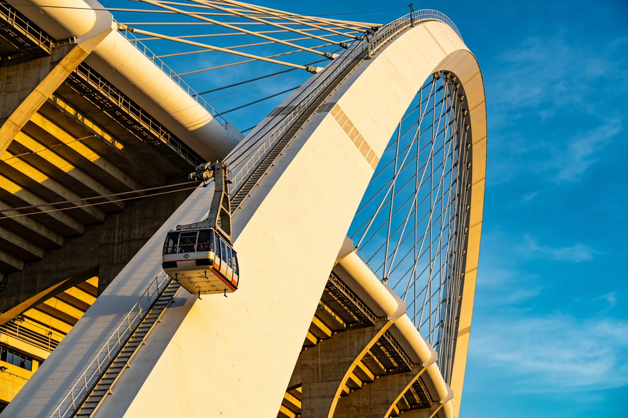 Photo — The SkyCar climbing the arch