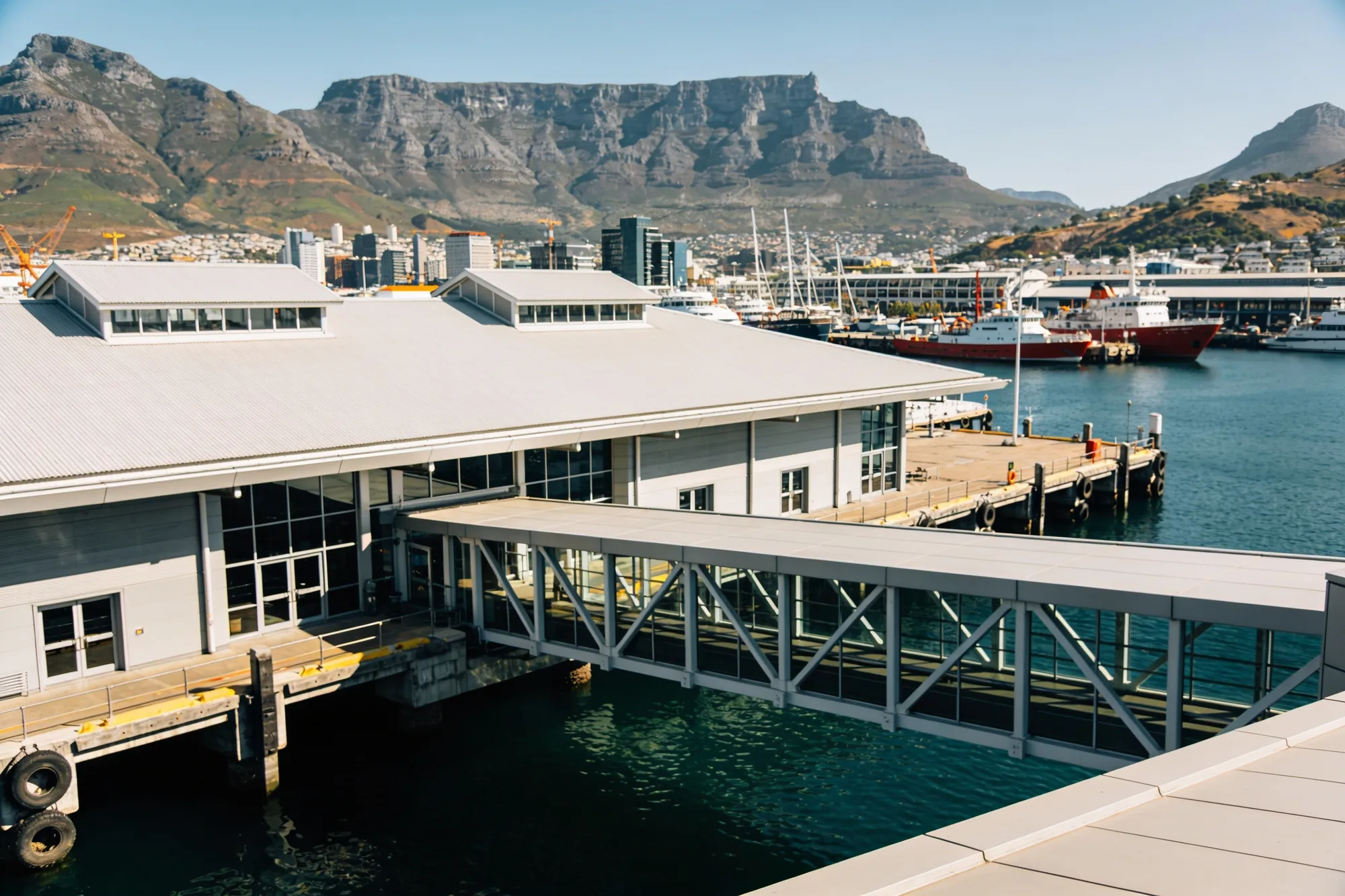 Foto — El Nelson Mandela Gateway en el Waterfront